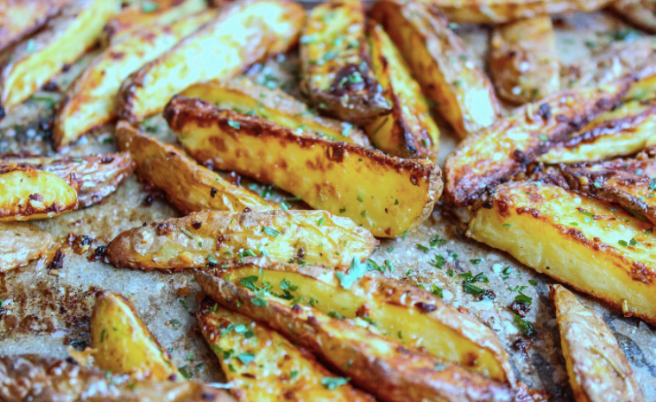 Geräucherte Knoblauch-Kartoffel-Spalten