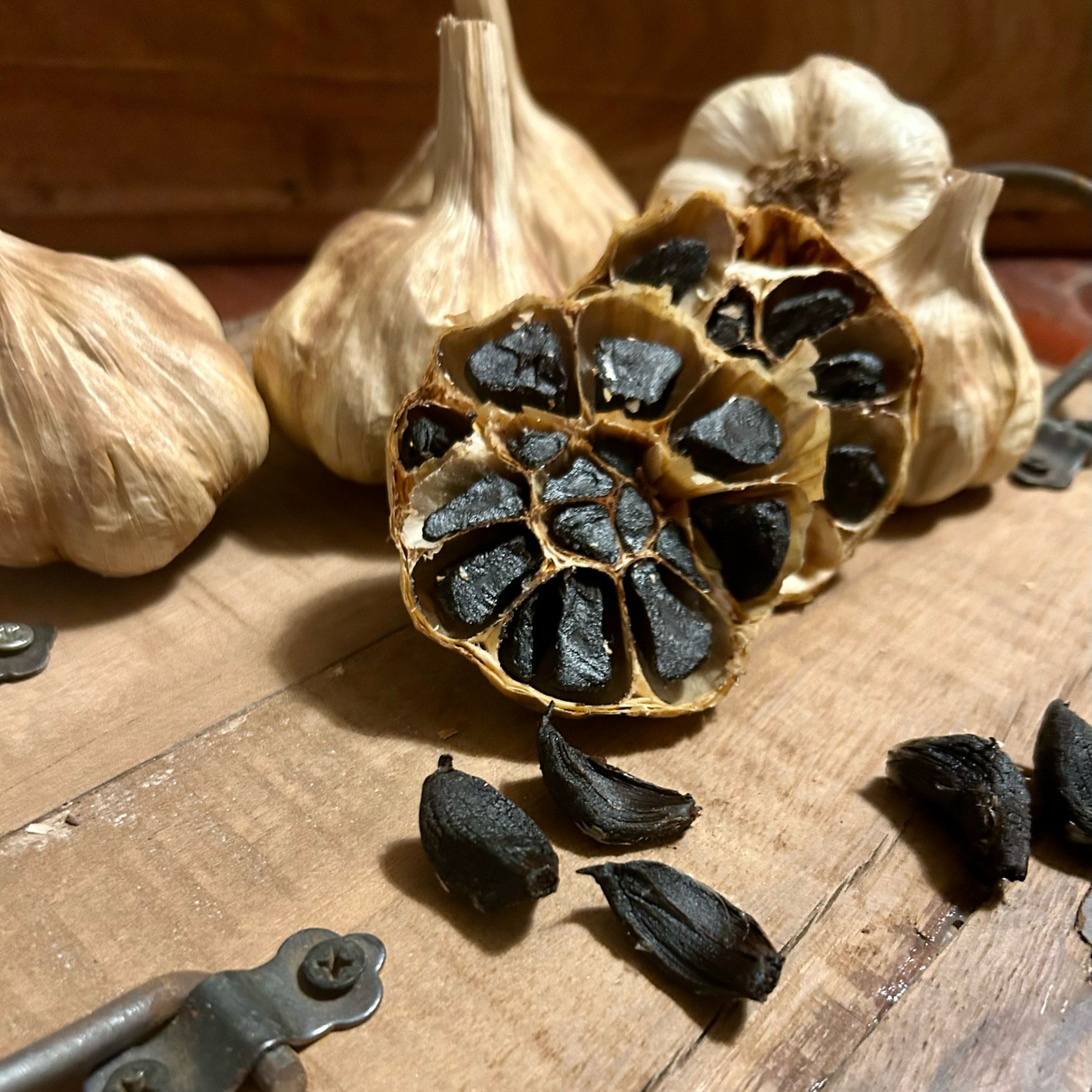 Schwarzer Knoblauch - eigener Anbau & selbst fermentiert - einzigartig in DE - Bio